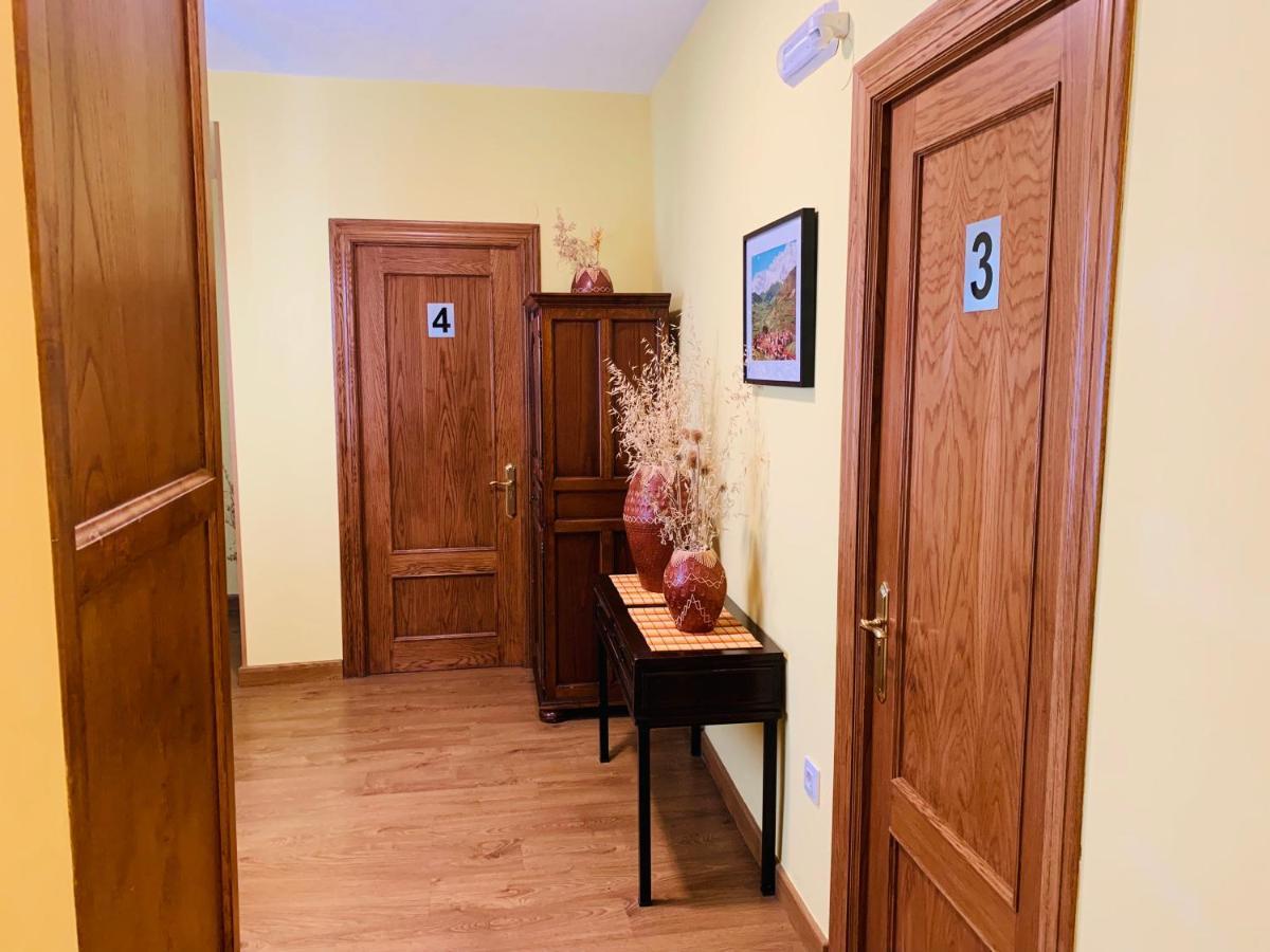 Отель Hostal La Serna Потес Экстерьер фото