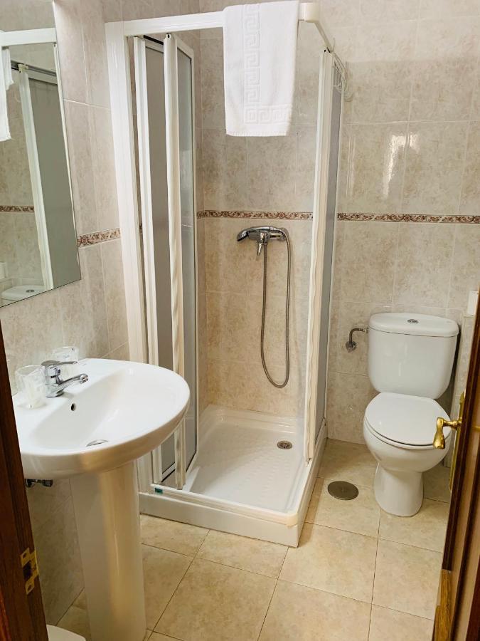 Отель Hostal La Serna Потес Экстерьер фото