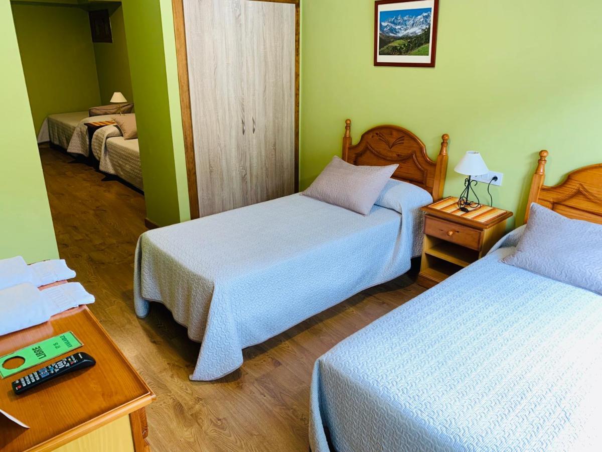 Отель Hostal La Serna Потес Экстерьер фото