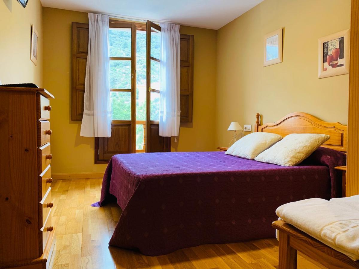 Отель Hostal La Serna Потес Экстерьер фото