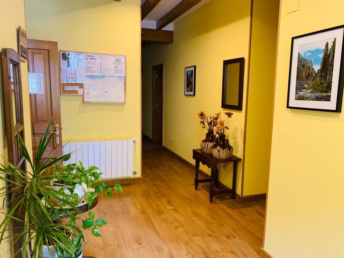 Отель Hostal La Serna Потес Экстерьер фото