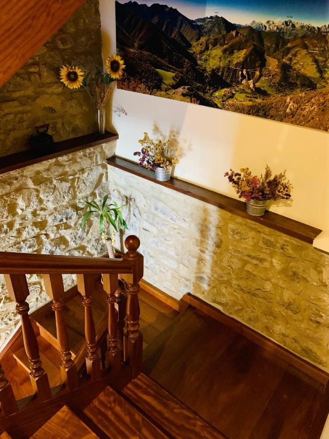 Отель Hostal La Serna Потес Экстерьер фото