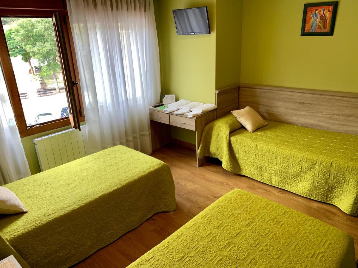 Отель Hostal La Serna Потес Экстерьер фото